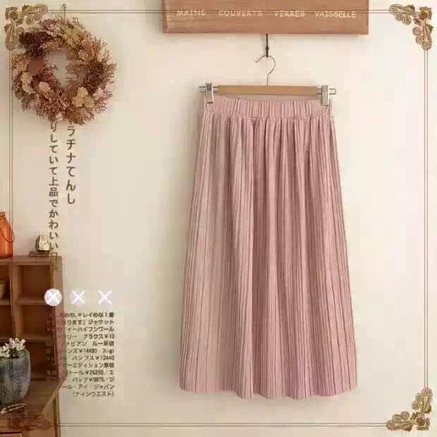 Chân váy midi xếp li Giá bán: 165.000đ