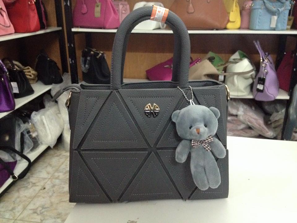 Mẫu túi trần mặt da sần Giá bán: 270.000đ