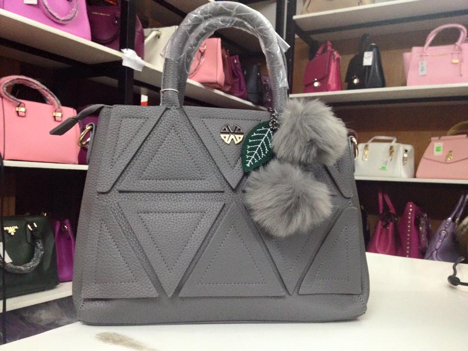 Mẫu túi trần mặt da sần Giá bán: 270.000đ