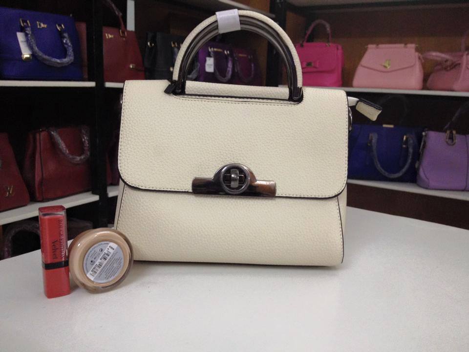 Túi chữ thập quai xách Giá bán: 300.000đ