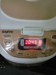 Nồi cơm điện  Giá bán: 600.000đ