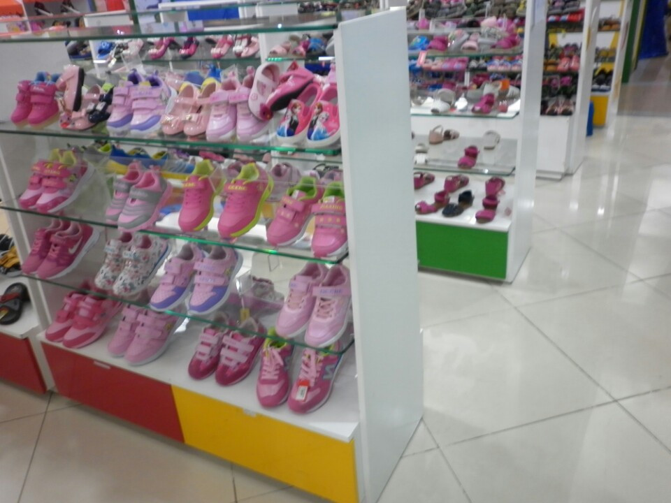 TỦ TRƯNG BÀY HÀNG Giá bán: 600.000đ