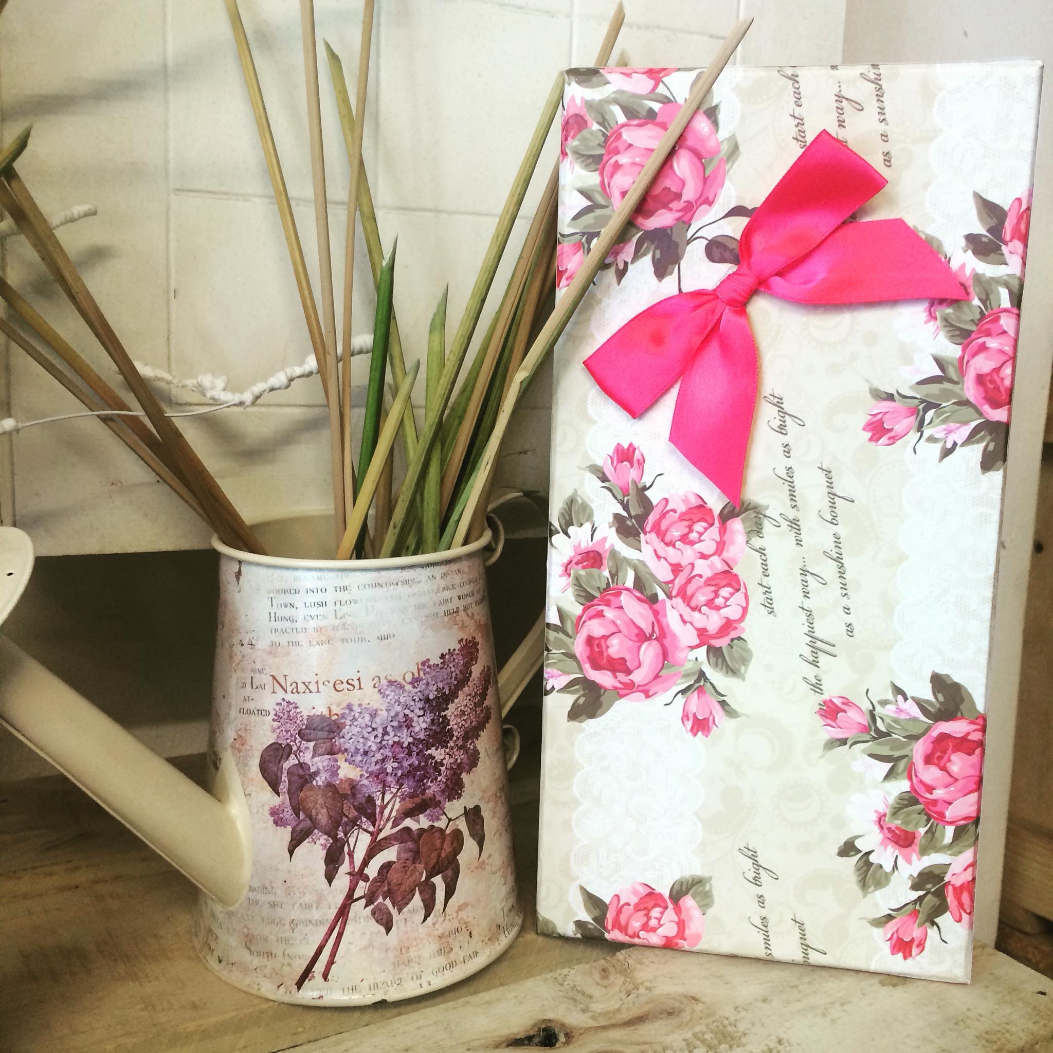 Hộp quà chưc nhật nơ hồng Giá bán: 60.000đ