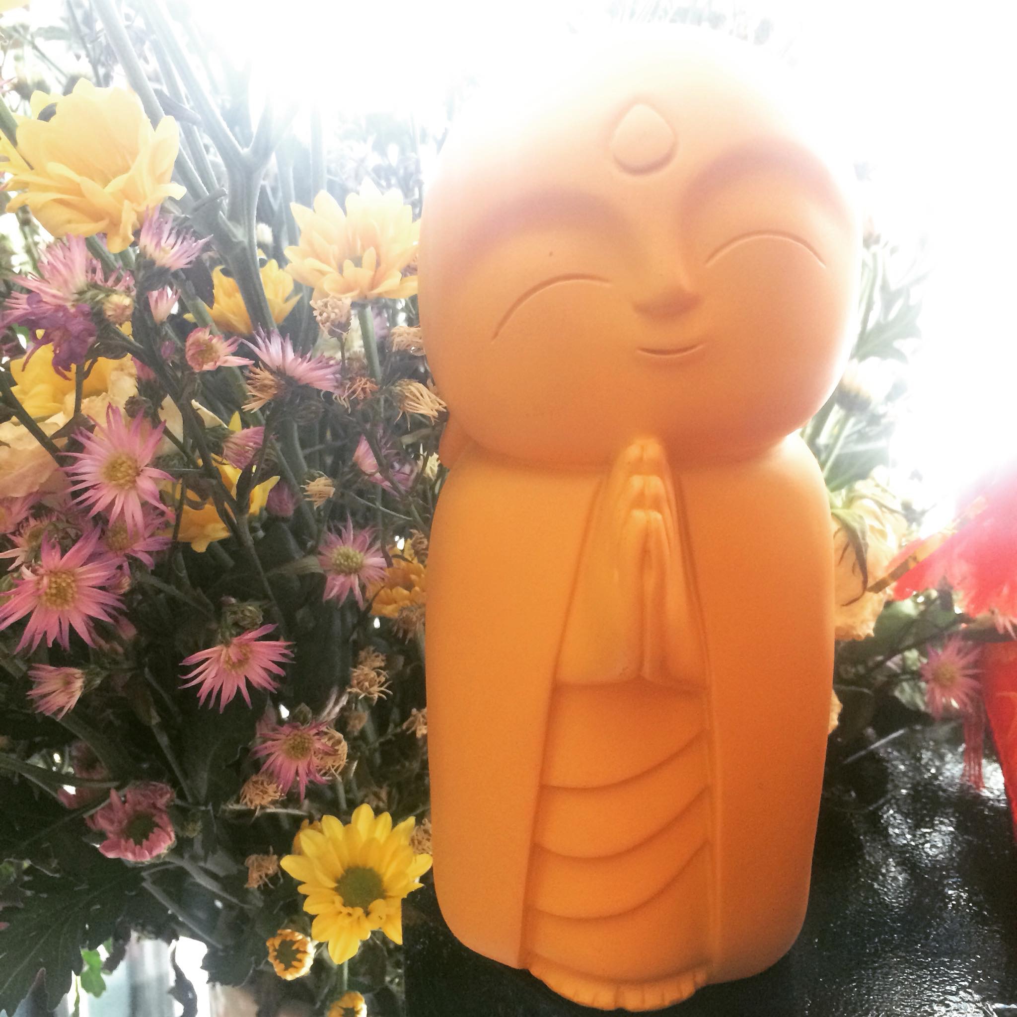 Tượng chú tiểu chấp tay vàng Giá bán: 150.000đ