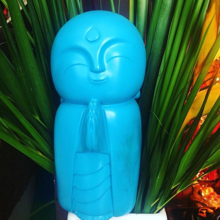 Tượng chú tiểu chấp tay xanh da trời Giá bán: 150.000đ