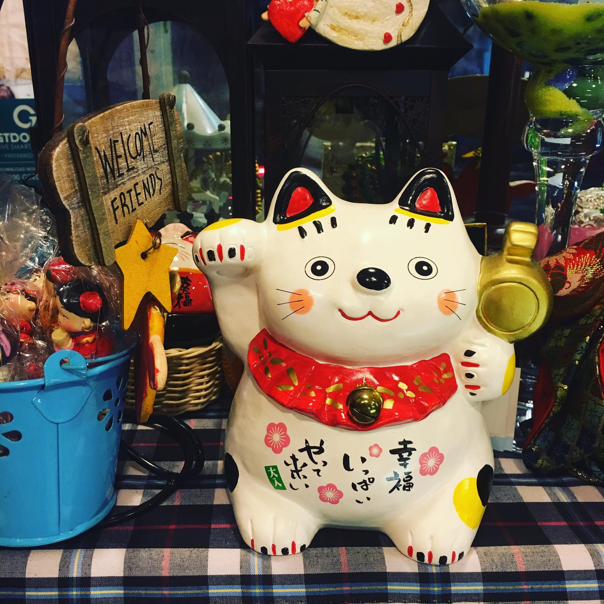 Mèo May Mắn Manek Neko Giá bán: 1.800.000đ