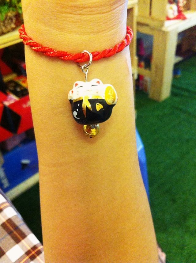 Vòng đeo tay mèo may mắn Giá bán: 28.000đ