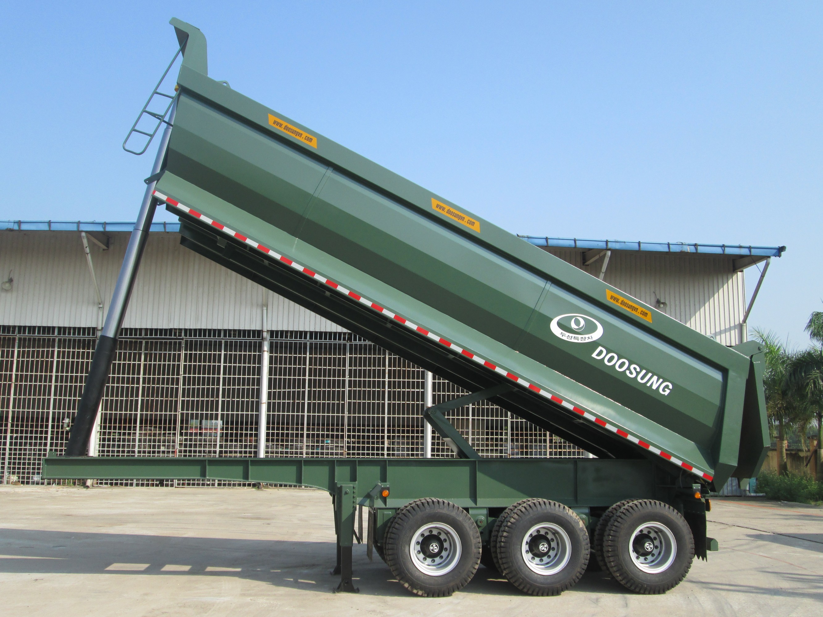 XE SƠ MI RƠ MOÓC DOOSUNG THÙNG TỰ ĐỔ (MOÓC BEN) 28TẤN GIÁ TỐT Giá bán: 580.000.000đ