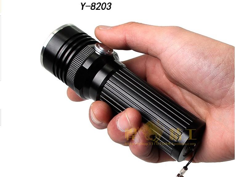 ĐÈN PIN SIÊU SÁNG D76 1200LUMENS ĐÈN PIN SIÊU SÁNG D76 1200LUMENS Giá bán: 550.000đ