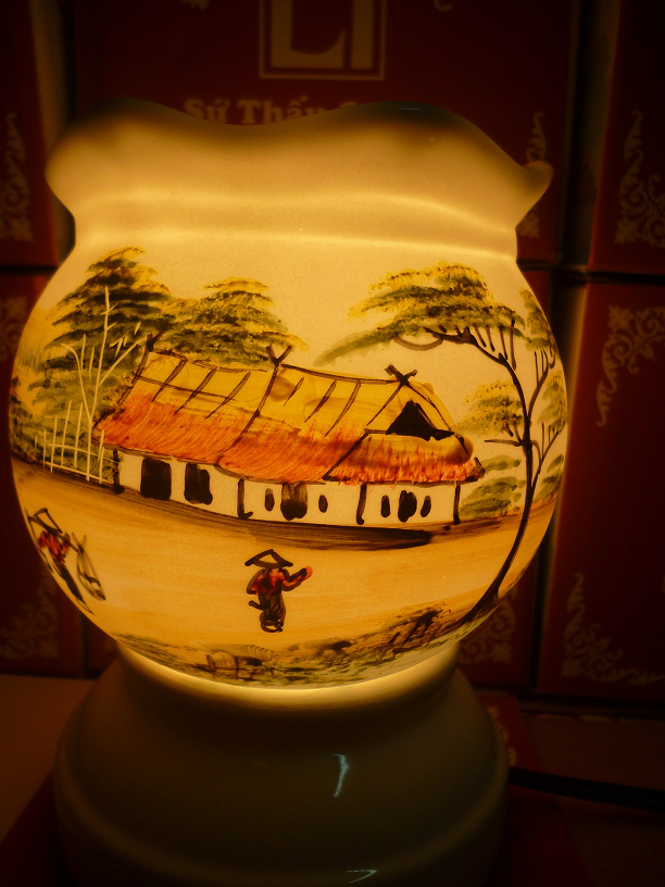 Đèn xông tinh dầu A13 Giá bán: 180.000đ