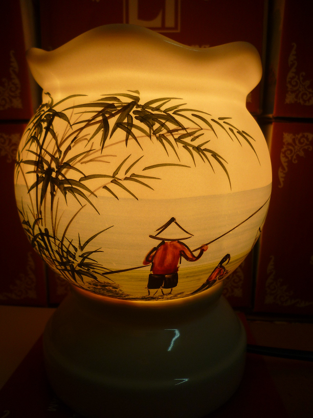 Đèn xông tinh dầu A20 Giá bán: 180.000đ