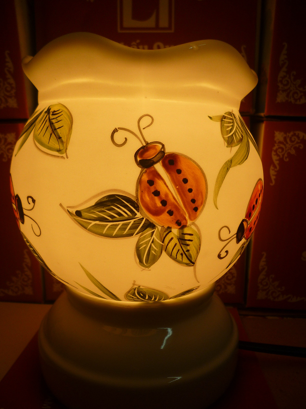 Đèn xông tinh dầu A22 Giá bán: 180.000đ