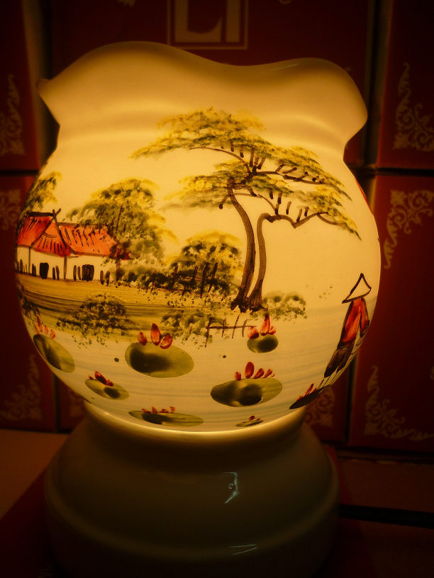 Đèn xông tinh dầu A26 Giá bán: 180.000đ