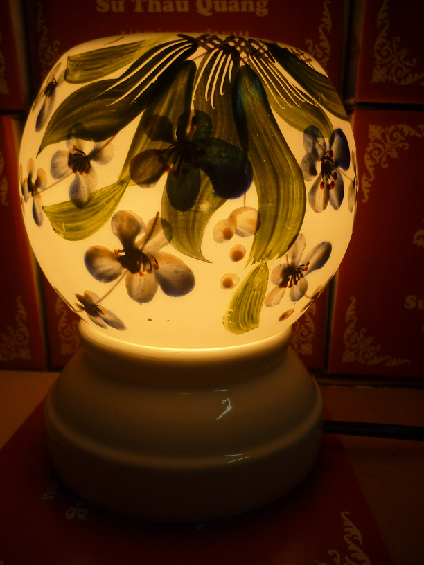 Đèn xông tinh dầu A33 Giá bán: 180.000đ