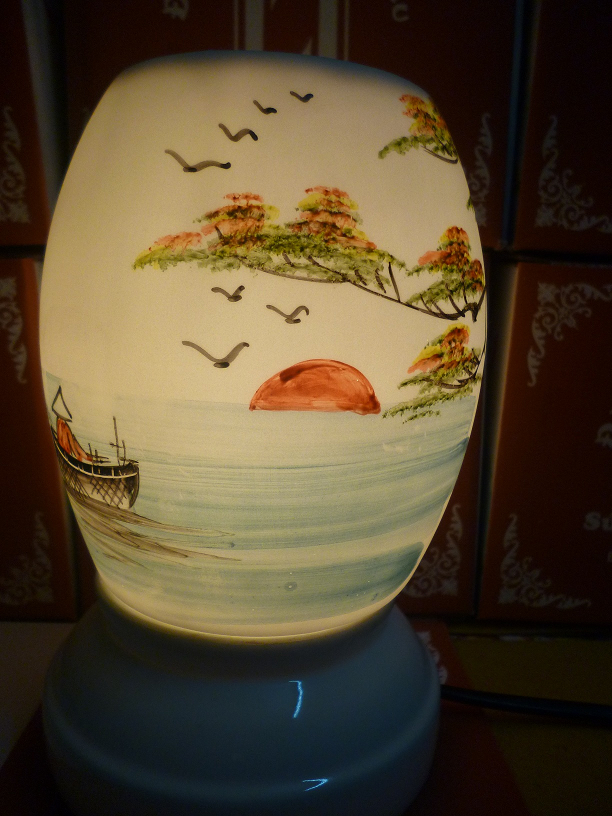 Đèn xông tinh dầu A04 Giá bán: 180.000đ