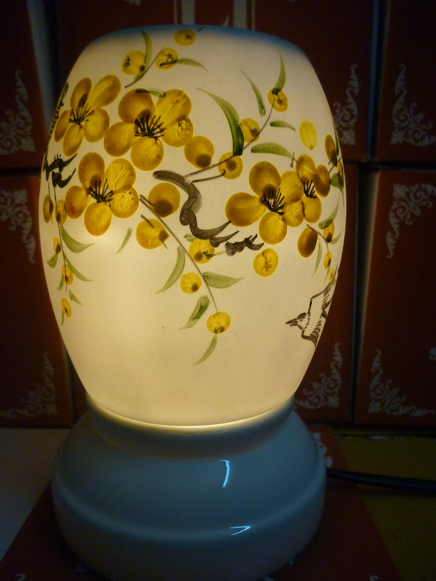 Đèn xông tinh dầu A05 Giá bán: 180.000đ