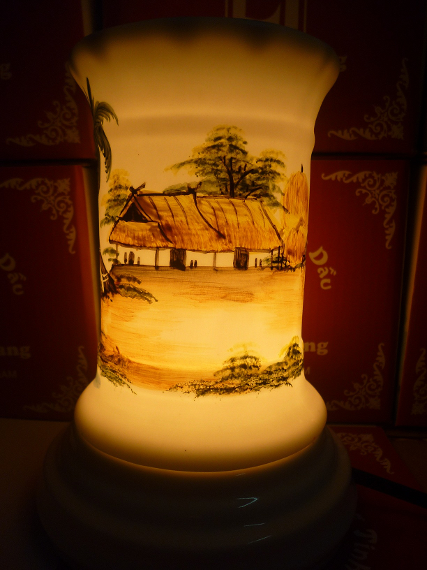 Đèn xông tinh dầu A52 Giá bán: 180.000đ