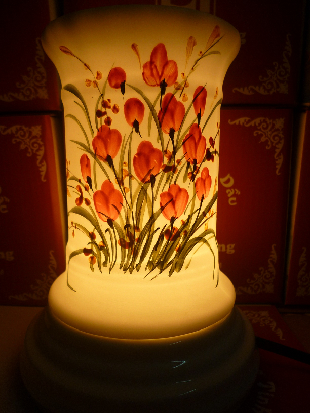 Đèn xông tinh dầu A55 Giá bán: 180.000đ