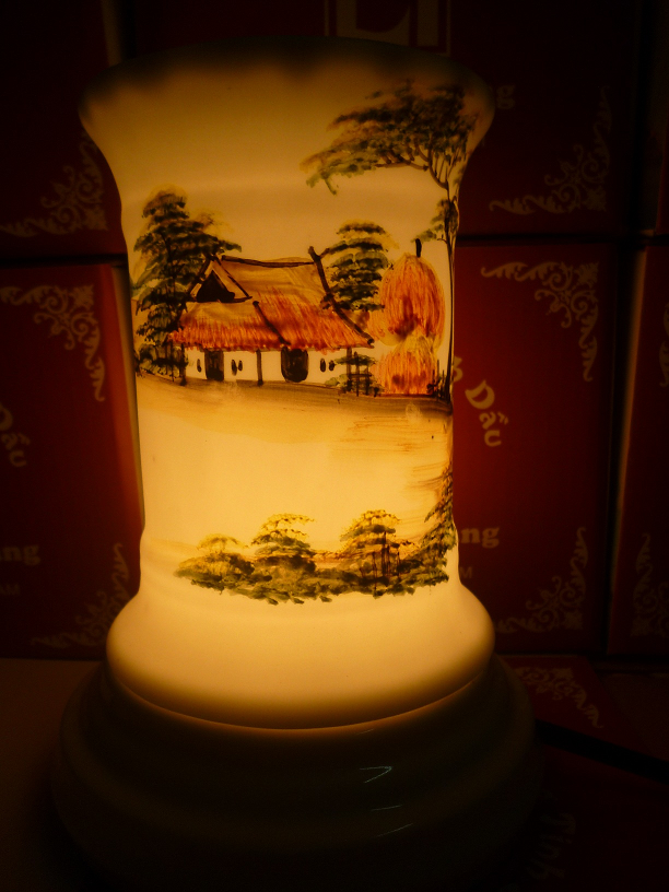 Đèn xông tinh dầu A58 Giá bán: 180.000đ