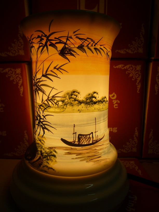 Đèn xông tinh dầu A59 Giá bán: 180.000đ