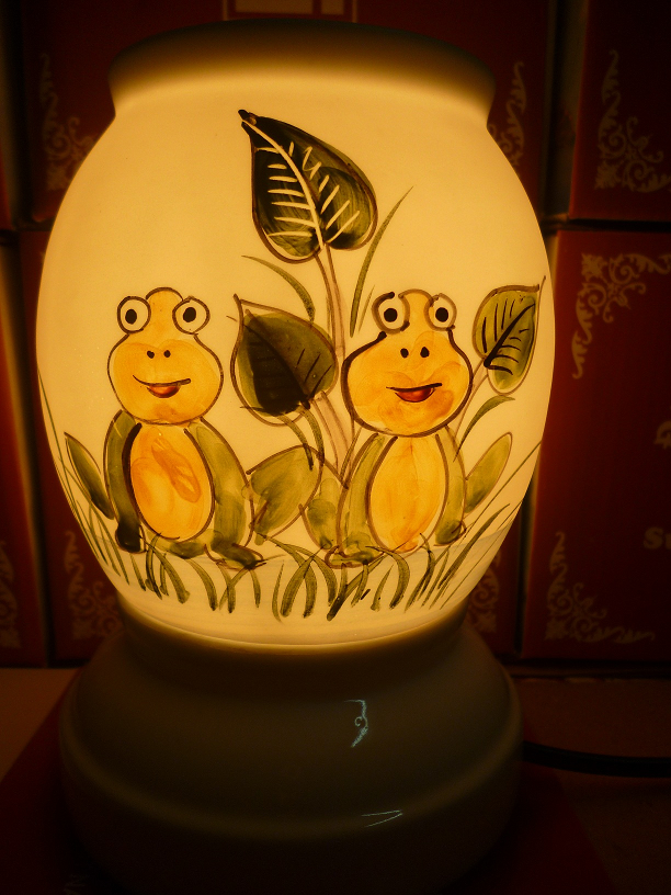 Đèn xông tinh dầu A70 Giá bán: 180.000đ