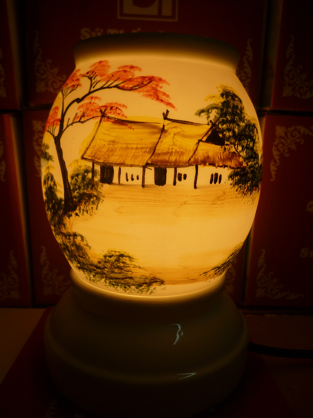 Đèn xông tinh dầu A71 Giá bán: 180.000đ