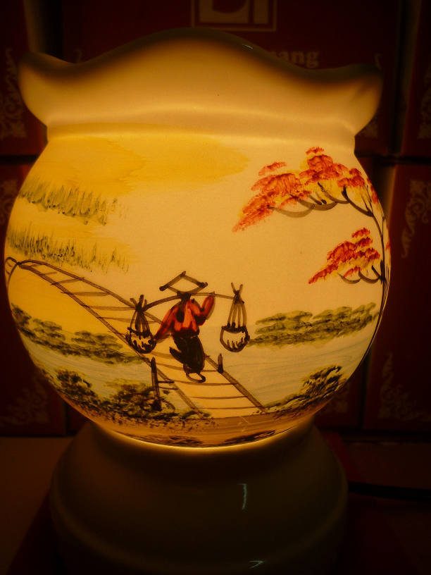 Đèn xông tinh dầu A09 Giá bán: 180.000đ