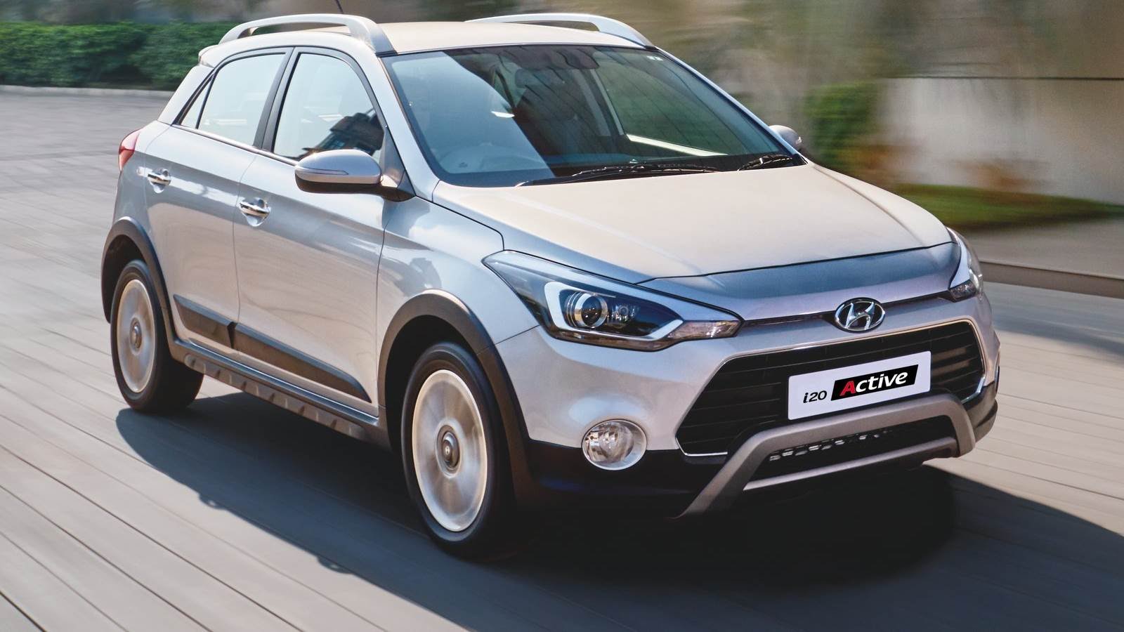 Hyundai i20 Active Giá bán: 601.200.000đ