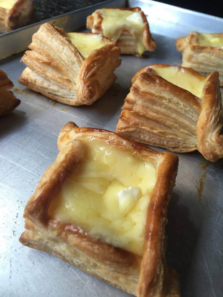 Bánh Vỏ giòn nhân sầu riêng phô mai Giá bán: 17.000đ