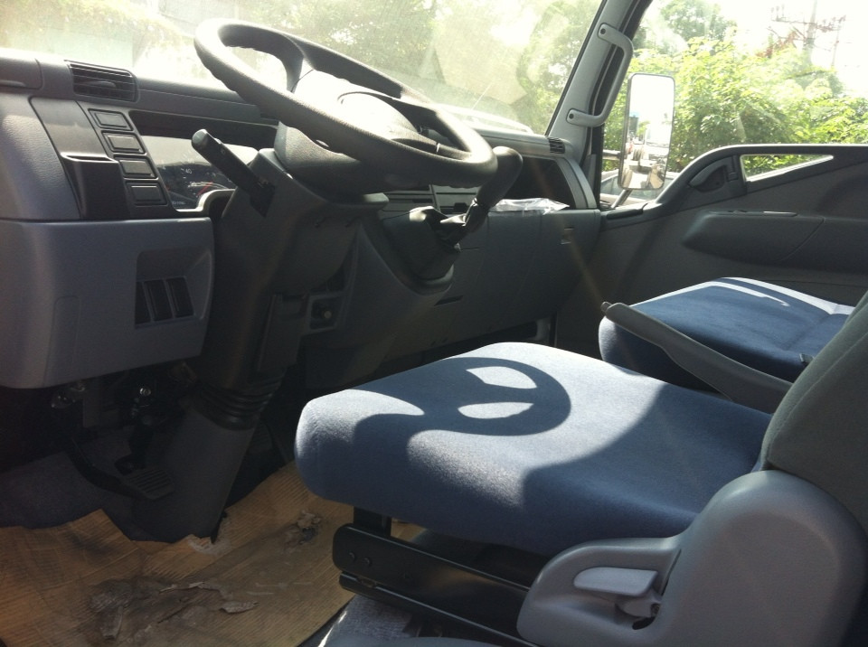 Bán xe tải Mitsubishi Fuso 5 tấn tặng ngay thùng xe Giá bán: 690.000.000đ