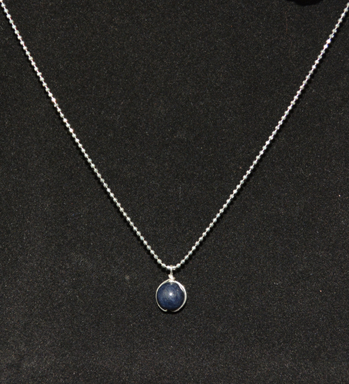 Dây chuyền mặt đá sapphire Giá bán: 450.000đ