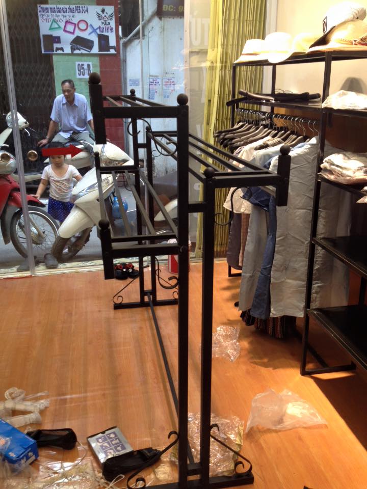 Giàn giá kệ treo quần áo 3 tầng đen Giàn giá kệ treo quần áo 3 tầng đen Giá bán: 750.000đ