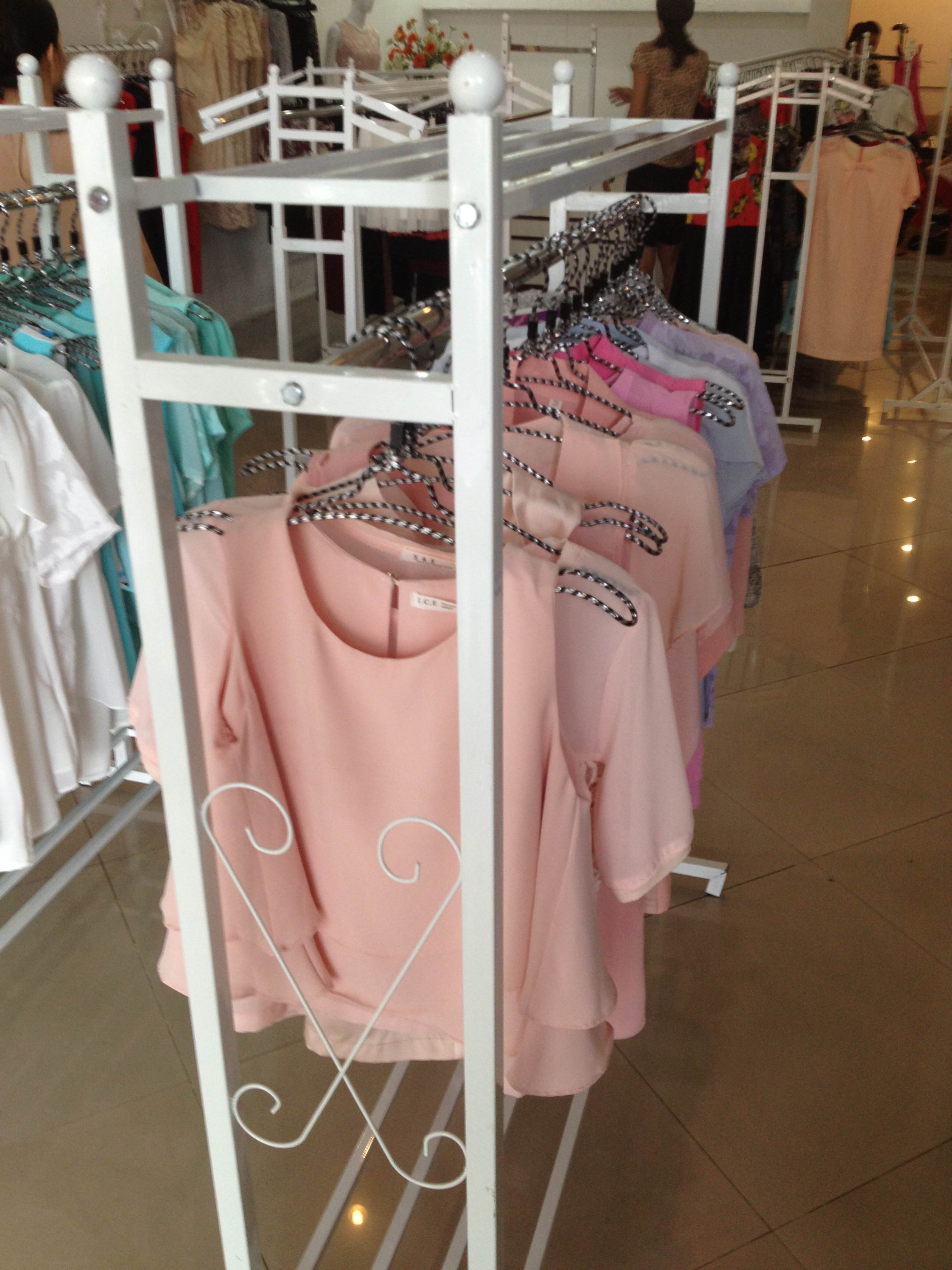 Giàn giá kệ treo quần áo đơn 1 tầng Giàn giá kệ treo quần áo đơn 1 tầng Giá bán: 600.000đ