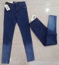 Quần bò vá với rách