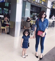 Quần bò vá với rách