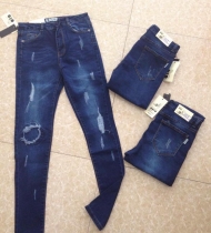 Quần bò vá với rách