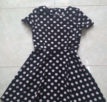 Váy chấm bi dáng xòe