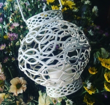 Lồng đốt nến trắng kiểu dáng lạ mắt