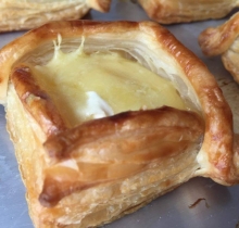 Bánh Vỏ giòn nhân sầu riêng phô mai Bánh Vỏ giòn nhân sầu riêng phô mai