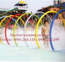 Thiết bị vui chơi ở bể bơi