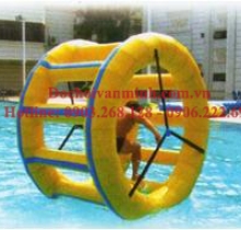 Thiết bị vui chơi ở bể bơi